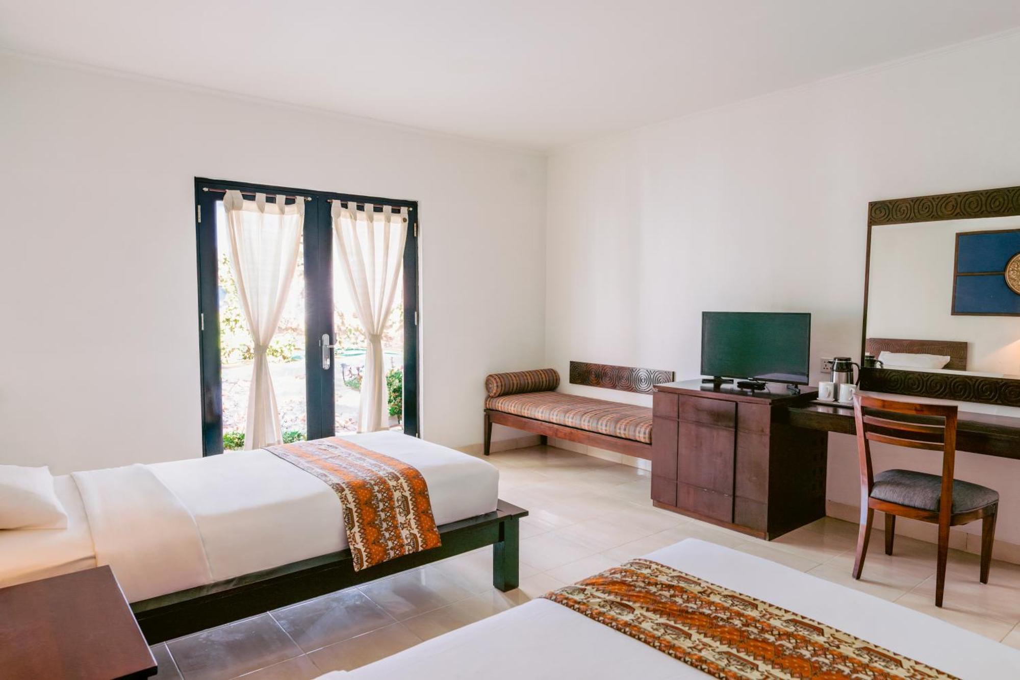 Legong Keraton Beach Hotel Canggu Eksteriør billede