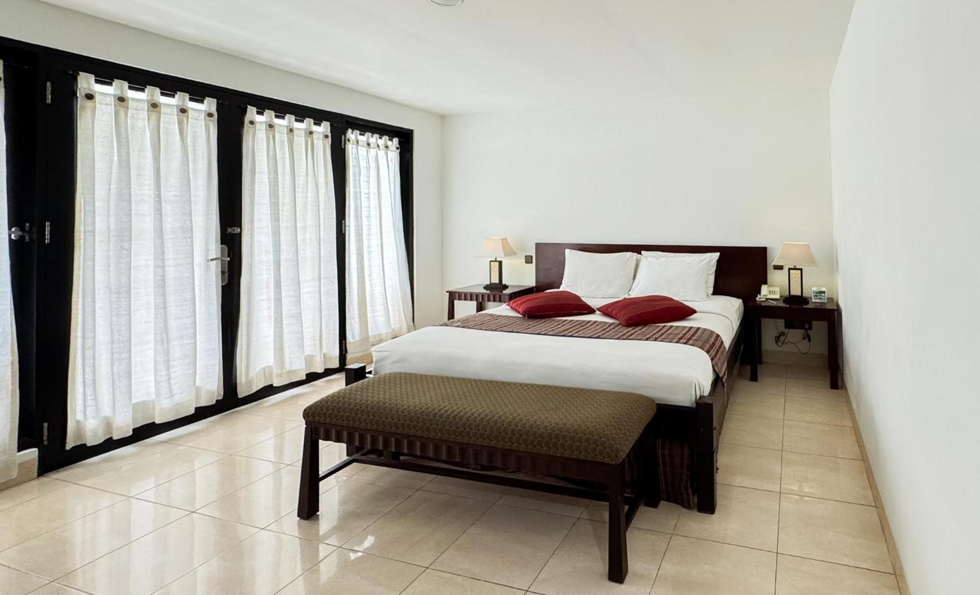 Legong Keraton Beach Hotel Canggu Eksteriør billede